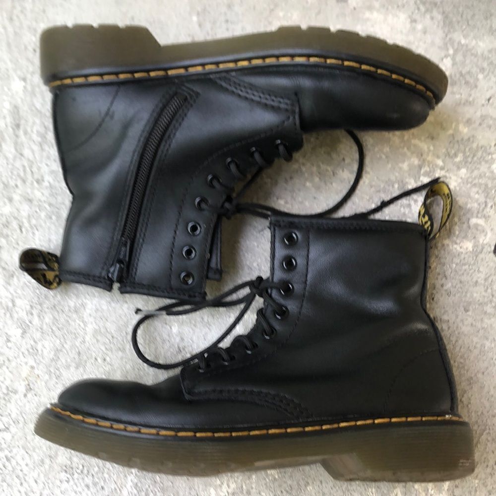 Drโ Martensโโcombatโboots